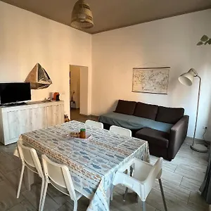 casa-azzurra-1.it-tuscanyhotel.com/
